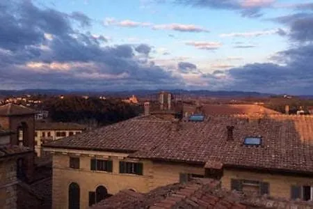 Elegant Flat With Rooftop 450 Mt From Piazza Del Campo דירה