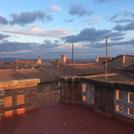 דירה Elegant Flat With Rooftop 450 Mt From Piazza Del Campo סיינה
