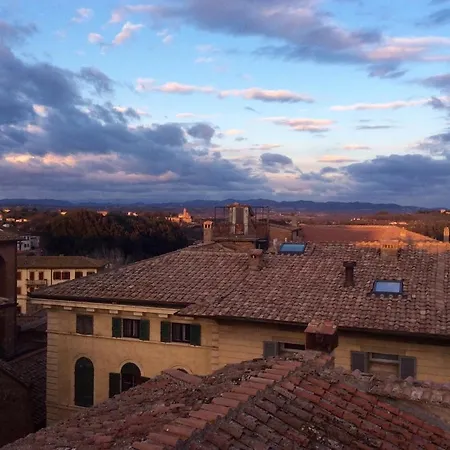 Elegant Flat With Rooftop 450 Mt From Piazza Del Campo סיינה